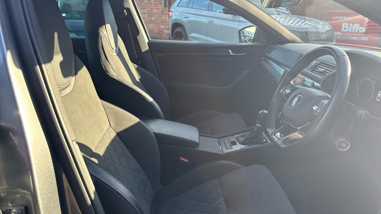 Skoda Superb 2.0 TDI CR Sport Line Plus 5dr DSG Diesel Hatchback